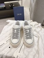 顶级版本ss Dio* 迪奥B33系列 情侣款休闲板鞋原版购入开发做货 采用迪奥灰牛皮革精心制作，侧面饰以同色调 CD Diamond 图案帆布镶片。CD Ic