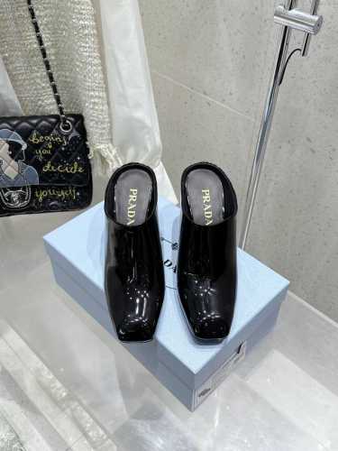prada 普拉达 早春新款 绝美方头粗跟高跟半拖鞋 时尚界久违的极简之美经典时尚配色 毫不费力的优雅风来袭 时髦 精致 绝美 方头开边珠外穿时尚气质简约新款日