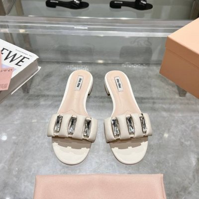 miumiu2025ss春夏新款平跟羊皮凉鞋拖鞋顶级版本 Zp开发 原版拆卸 对版金属羊皮 秒杀市面普通版本，miumiu真的太少女啦！超级软糯 舒适度超高！