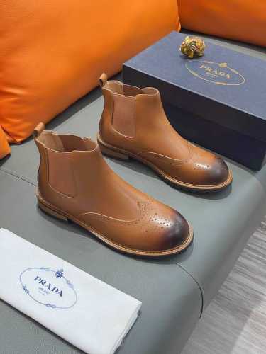 商品名称：Prada 普拉达 正规码数: 38-44 高帮鞋 商品材料：精选 牛皮鞋面，柔软羊皮垫脚，原厂特供大底。