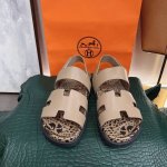 出厂: 独家顶级版本 H家爱*马仕 Vs春夏经典爆款单鞋系列 休闲平底二舅拖 最新出的绒面 新色系，整个鞋的所有材质都根据原版定制！注重品质，市面最高版本，今年