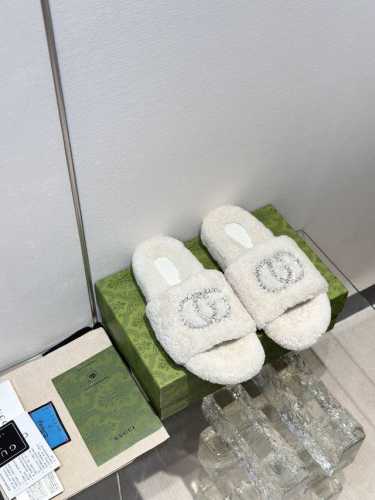Gucci新款 钻扣毛拖 高品质闭眼入！加厚真毛踩上去更加柔软舒服，采用进口皮毛一体羊羔毛 施华洛世奇水钻扣 巨闪 原版高密度发泡底 Size:# 35-40