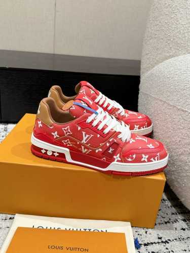 顶级版本 情侣款LV 路易威登L家 Trainer 24 新款 休闲 运动鞋 滑板鞋 LV Trainer 运动鞋的灵感源自复古篮球鞋，代表 Virgil Ab