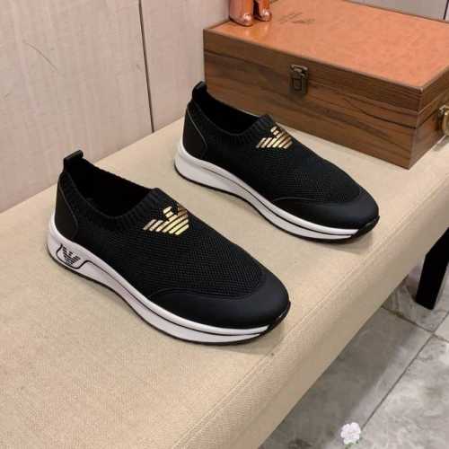 新款: 厂价: 阿玛尼armani* 最新爆款休闲鞋，顶端品牌奢侈～代购，顶级～质量 鞋面選用进口透气飞织搭配材质透气羊皮垫脚 精细做工 原版个性时尚柔软橡膠耐