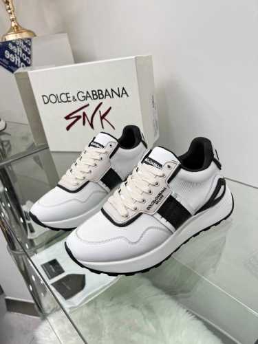 2024高端版本高质量原单品质 D0Lce & Gabbana 今年的主打款式 没有之一 超火超帅气的休闲鞋此款传承了d家一贯有点浮夸而不失时尚的风格 精湛的做