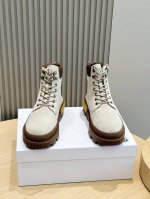 出厂价 Moncler男士高帮马丁靴鞋 重新演绎品牌的登山传统，为经典徒步靴注入城市美学风格，采用柔软牛皮制成，结实耐穿 鞋面:进口牛反绒，牛皮，牛皮内里 Si