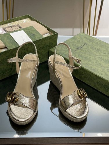 原单品质 Gucci古驰 夏季新款 水台坡跟麻绳底凉鞋，高版本 按原版1：1做法 鞋面意大利进口混种金属皮，内里混种绵羊皮，五金双G扣原版1：1开模，后带扣带G