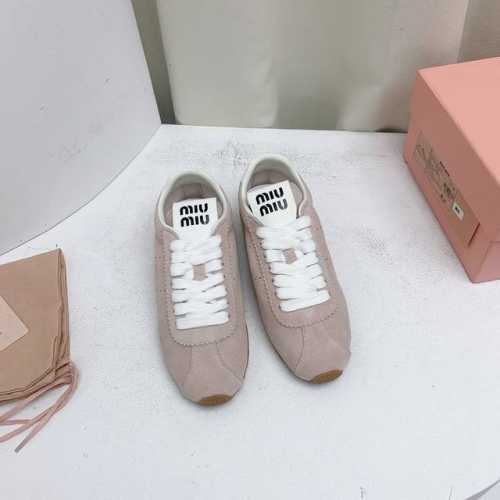 Miumiu 2024早春新品德训鞋，便球鞋。高版本 Miu Miu 缪缪大秀上爆出的这双球鞋 后全球各大代购官网火爆上市.简单很随意不羁又能体现单宁美感，整双