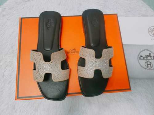 出厂： Hermes 爱马仕 夏季经典平底H拖 水钻拖鞋 旅游度假沙滩凉拖 面料：压钻 码数：35-42