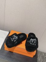Herm*Es爱马仕 新款老爷车 一波惊喜爱马仕毛拖妥妥的时尚款顶级出品轻奢hermes泰迪毛拖真的软软糯糯超美进口真丝电绣.......初冬的第一双毛拖，真的