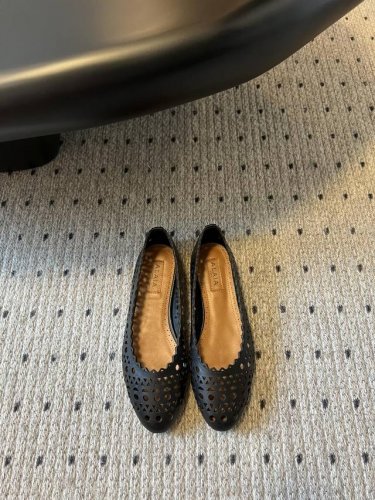 Alaia 24 春夏新款镂空芭蕾舞鞋平底单鞋 最近刷屏爆火的alaia 直接爆火了整个春夏季，人气超高明星、时尚博主都在穿，优雅高级，仙女必备 原版订制牛皮面