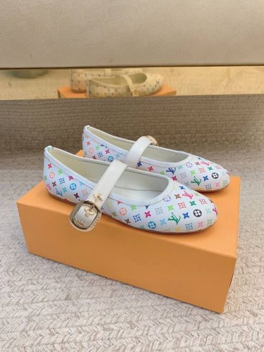 Louis Vutto*Ss25新款三彩平底芭蕾鞋 原版套楦 顶级品质 材质 鞋面：进口羊皮 内里：进口羊皮里 大底：真皮大底 码数：35-39 34、40、4