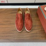 Loro Piana 高帮乐福鞋。意大利顶级羊绒复古优雅低调奢华。时尚性与皮料实用性同样兼具依然全网最高品质。鞋面羊京丝质柔滑。手工缝线，水染皮里。原版大底。配