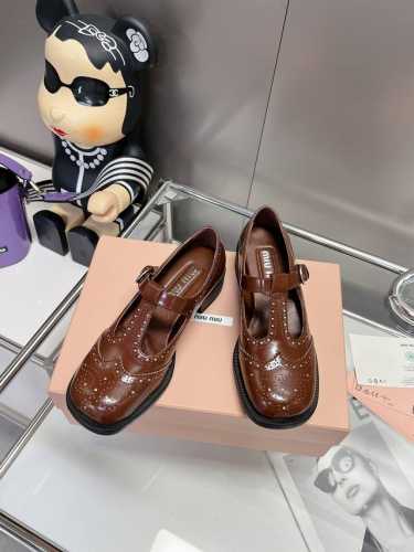 冲量价: Miumiu2024最新秀款，英伦风布洛克玛丽珍鞋！ 码数：35-40 面料：开边珠，内里羊里！