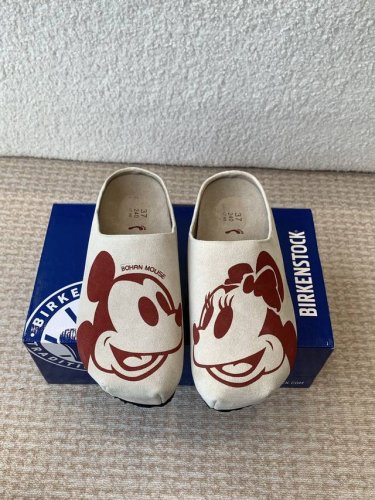 p330Birkenstock 25Ss 新款厚底 勃肯 包头拖 米奇鼠 这两个品牌刚出联名我就心动了 代购找很久才买到货，真的一鞋难求，真的超级好看，姐妹们给