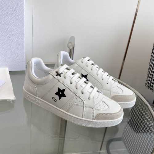 Dio*迪奥star系列五角星运动鞋小白鞋 顶级品质 这款 Dior Star 运动鞋延续经久不衰的轮廓，是新款经典单品。点缀以cd标志logo，搭配五角星标志
