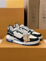 顶级版本 情侣款款号G0220Virgil Abloh 向篮球鞋设计汲取灵感，推出标志性 LV Trainer 运动鞋，官网最新修改版本1A8Q7K蓝底熊猫走秀