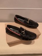 实价 ，品牌gucci，古奇官方原版豆豆鞋～四季潮鞋 专柜品质，古奇1:1优质做工，鞋面:进口小牛皮原石头纹、全真羊里，时尚懒人商务风设计，休闲乐福款，跑步鞋青