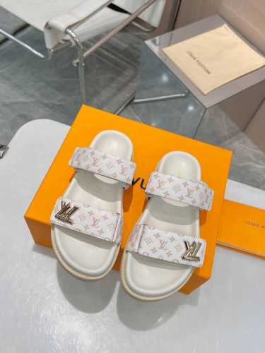 顶奢版本223 Lv专柜主打 路易威登 官网新品 顶奢版本 专柜主打拖鞋 硬货上新 代购级别！高级感十足！国内外博主刷爆的一款，复古又时髦 上脚美炸了！官网主推