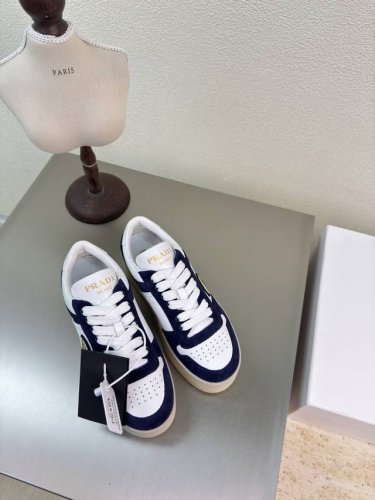 厚底运动鞋 PRADA 厚底 设计 有格调 原版开模 舒适炸街 深蓝色 小牛反绒皮 材质 材质 金属logo 高级 工艺 引领前沿 内里 小羊皮 原版成型大底