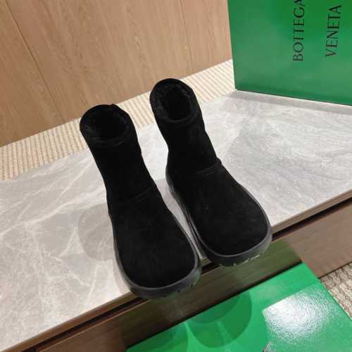 情侣款 葆蝶家bv新款圆头简易雪地靴毛毛短靴 Ins上超火 欧美街拍出镜率超高 最高版本发售 圆圆胖胖的鞋型 穿上之后非常的藏肉 原版进口牛反绒麂皮面料 有光泽