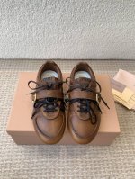 Miumiu 缪缪 25Ss早春新款 走秀新款一脚蹬懒人鞋 复古 德训鞋 官方春夏走秀新款，时髦百搭 即可咸又可甜 一点也不磨脚 无论光脚穿还是搭配袜子穿都超级