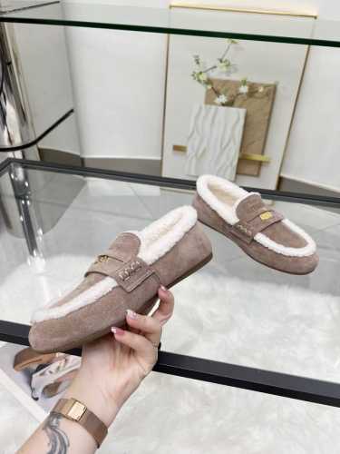出货 ， Miumiu 缪缪2024Ss秋冬驾车钱币款100%纯羊毛乐福豆豆鞋 走秀新款 开车小姐姐的福音复古时尚 简约高级 随意搭配 上脚非常舒适 鞋面采用金
