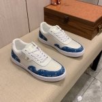 新款: 厂价: Lv* 最新爆款休闲鞋，顶端品牌奢侈～代购，顶级～质量。鞋面選用进口透气牛皮搭配材质透气羊皮垫脚 精细做工。原版个性时尚柔软橡膠耐磨防滑大底，上