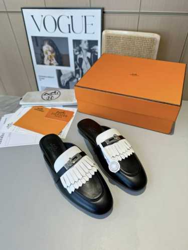 Hermes 爱马仕 新款流苏扣半拖鞋～～凉拖单鞋eclair 2024新款kelly+爆款系列！ 版型超正，有一定厚度增高显腿长！透体透气 舒适的进口牛皮 春