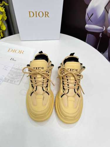 工厂价： 2024迪奥概念休闲鞋全新shoes来袭。真的太好看啦！ 做工精细网面空压 透气美美哒。 独家开模。原版一比一复刻。无可挑剔。。。 官网4色齐全。 黑