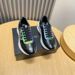 工厂 Armani 阿玛尼新款时尚男士运动鞋精心打造国际品牌 此款休闲鞋集优质面料与精湛工艺于一身，鞋面选用头层牛皮搭配透气布制成！透气网布内里羊皮垫脚 上脚效