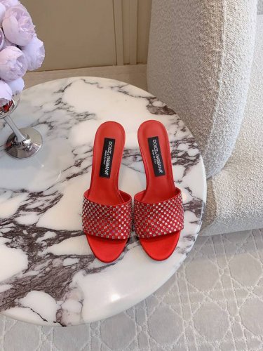出厂价 Dolce & Gabban*杜嘉班纳 新款水钻高跟鞋 进口水钻bling Bling精致闪耀 精致感拉满 拉长腿部线条 任何穿搭都能轻松驾驭 百搭单品