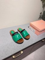 最高版本出厂 送一双的袜子 2025春夏时装周Miu Miu钱币乐福鞋谬谬新出的木板拖鞋真的让人一整个心都融化鞋型整体都狠秀气不笨重、圆头拖鞋凉鞋鞋面：进口漆皮