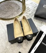 橙子出厂价 Chanel 香奈儿新款 绣线菱格平底单鞋 把迷你包包放在鞋头，造型新颖别致，且毫无违和感！ 码数：35-41