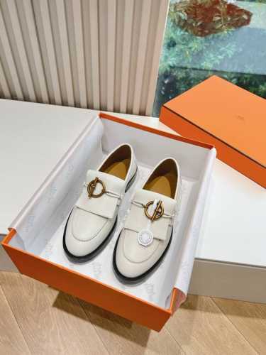 G049顶级版本hermes 爱马仕24Ss新款秋冬新出乐福鞋简直是太完美了，怕磨脚的亲大胆入，逛街妥妥的不需要创可贴还更新了鞋底的工艺，以后才瓷砖地毯都不怕滑