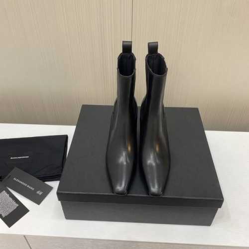出厂价 顶级品质 Alexander Wang 亚力山大 王秋冬最新走秀爆款系列 今年最值得入手的靴子 没有之一！超多网红明星上脚 这款黑色 Kane 踝靴由光