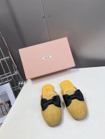 Miu Miu 缪缪 25ss 春夏季新款 芭蕾舞蝴蝶鞋 缪家以芭蕾的灵动意韵融于日常. 以现代笔触刻画舞鞋经典轮廓！超软的绵羊皮质款芭蕾舞鞋. 从经典日式鞋履