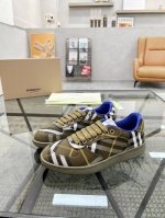 顶级代购 巴 炸街情侣款官网新品专柜同步发售原厂配置，意大利进口格子布面料，超舒适透气网布内里垫，高品质拼接复杂工艺，原厂特供原版底超级舒适，原厂跟单货 高品质