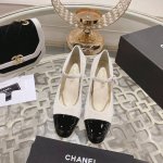 24Ss新款Chane*小香单鞋这款单鞋帅气中带着少女的活泼俏皮 将心情与魅力一同拉满 别致又出彩！轻松游走于通勤和休闲场合 做个漫不经心的时髦优雅女子～一年四