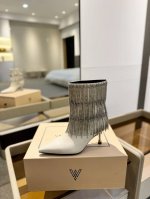 价格P： Vanda Novak 正品代购支持验货 24春夏 备货中，可正常接单 小牛皮 尺码:34－42 {41.42不予退换} 颜色:4色 跟高:6.5Cm