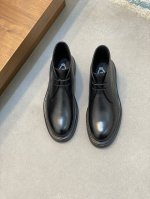 tods 男士高帮马丁鞋 重新演绎品牌的登山传统，为经典徒步靴注入城市美学风格，采用柔软牛皮制成，结实耐穿 鞋面:进口牛反绒，牛皮，牛皮内里 Size:39-4