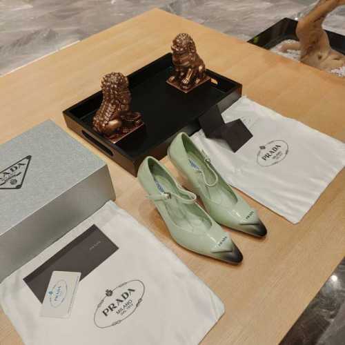 顶级包装配套最高版本 PRADA 普拉达新品， 顶级版本 实力来袭！prada24 23ss“T台秀款”,订购会最火爆的大粗跟,坡跟单鞋、靴子系列。单鞋 原版顶
