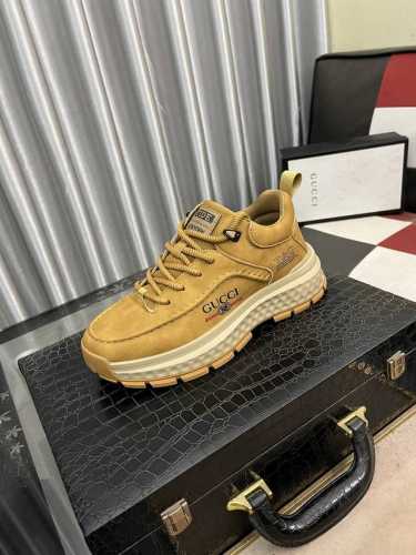 出厂价： 古奇 独特现代风运动鞋。休闲乐福原版皮 羊里 拒绝脱色磨脚 鞋底：原厂特供原版底，超酷 系带走路都带风风格设计 超舒服耐磨原版底 。就好像实物拍摄码数