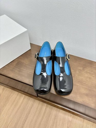 代购级 Toryburc*24Ss 春夏 秀款玛丽珍单鞋乐福鞋美得心醉！ 呈现即温柔又闪耀的质感 脚感柔软穿上逛街无压力！它是能让每个女孩必备的单鞋 鞋面：原版