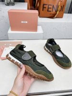 Miu Miu 2025早春休闲运动鞋，马丽珍橡筋，运动布料拼接皮革，舒适的运动四季鞋 面料：牛皮+牛猄+拼接休闲布 里料：牛皮里 大底：原板开模 四个颜色：白