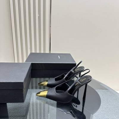 顶级品质saint Laurent 圣罗兰lee金属扣单鞋 Ysl姐姐的美丽尤物高跟鞋 又是人间圣罗兰 Rose同款的小方头 高跟鞋化很好修饰脚型，奢华金属链