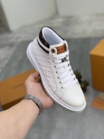 出厂价 实价 Louis Vuitton 新款高帮lv路易威登 * Lv经典高帮潮鞋！选用进口原厂柔软小牛皮，水染猪皮内里.原版耐磨橡胶大底！高品质精品！码数：