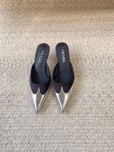Prad*Ss25新款尖头拼色拖鞋 原版套楦 顶级品质 材质 鞋面：进口定制真丝 内里：进口羊皮里 大底：真皮大底 码数：35-39 34、40、41定做不退不