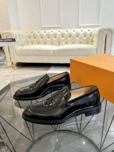 Louis Vuitton 路易威登 -高端品质 原单 -鞋面：进口头层牛皮 -内里：水染小牛皮 -大底：原版真皮大底成型大底 -超高品控 做工精细：凸显 高端