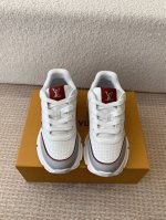 Lv 路易威登 L家驴牌 最新Classic系列 厚底 休闲 运动鞋 原版购入开发 做货 这款Classic 运动鞋于 2025 秋冬男士系列初次亮相，以光滑牛
